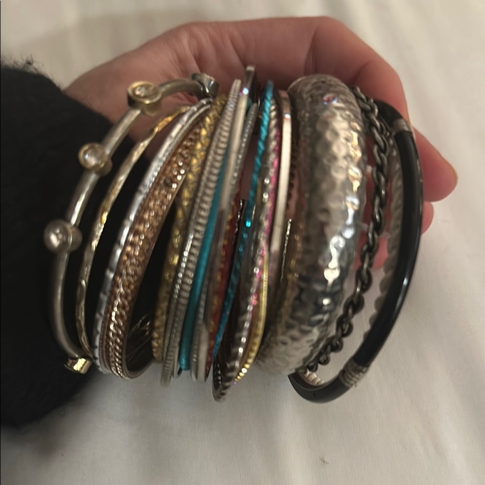 VINTAGE COSTUME JEWELRY LOT BANGLES BRACELETS 22 pieces! LOT 2